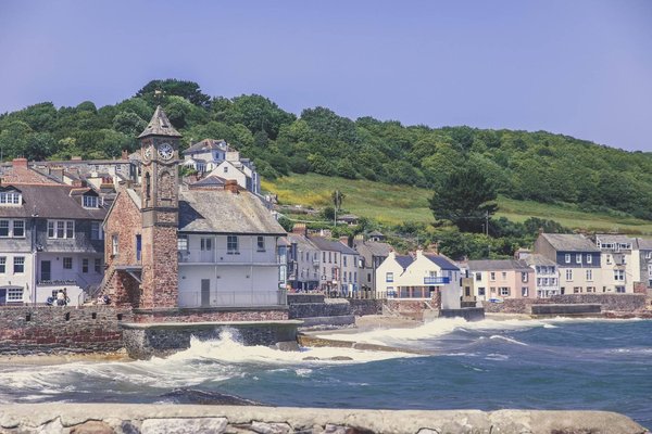 Les Plus Belles Plages à Découvrir Près de Chez Vous : Un Guide Côte à Côte